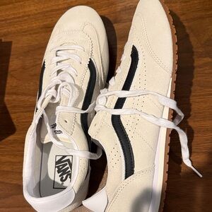 Vans Men's Cream and Black Sneakers
